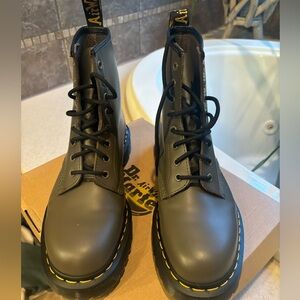 Dr Martens 1460 BEX SMOOTH LEATHER LACE UP BOOTS in Khaki Grey Smooth Leather 11